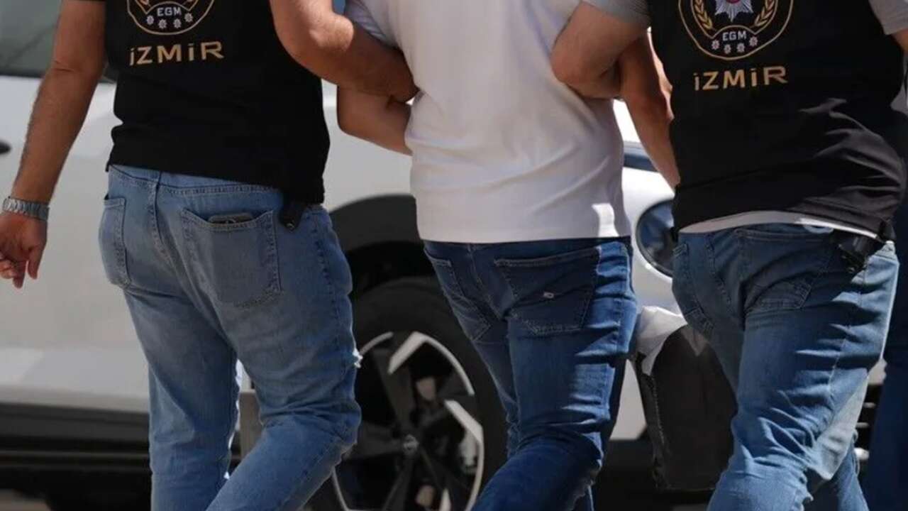 İzmir'de DEAŞ operasyonunda 26 şüpheli yakalandı