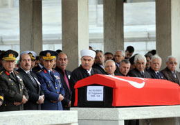 Hakim Elverdi Sessiz ve Yalnız