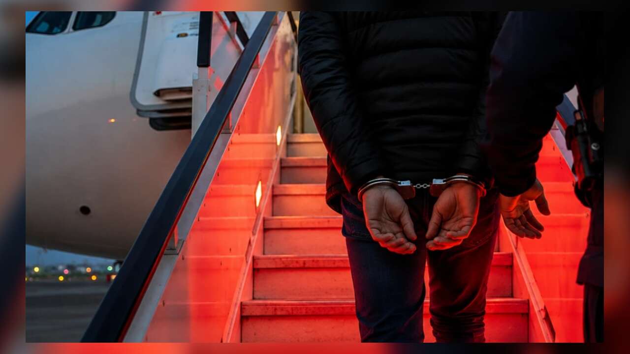 Yurt dışında aranan 60 suçlu Türkiye’ye getirildi