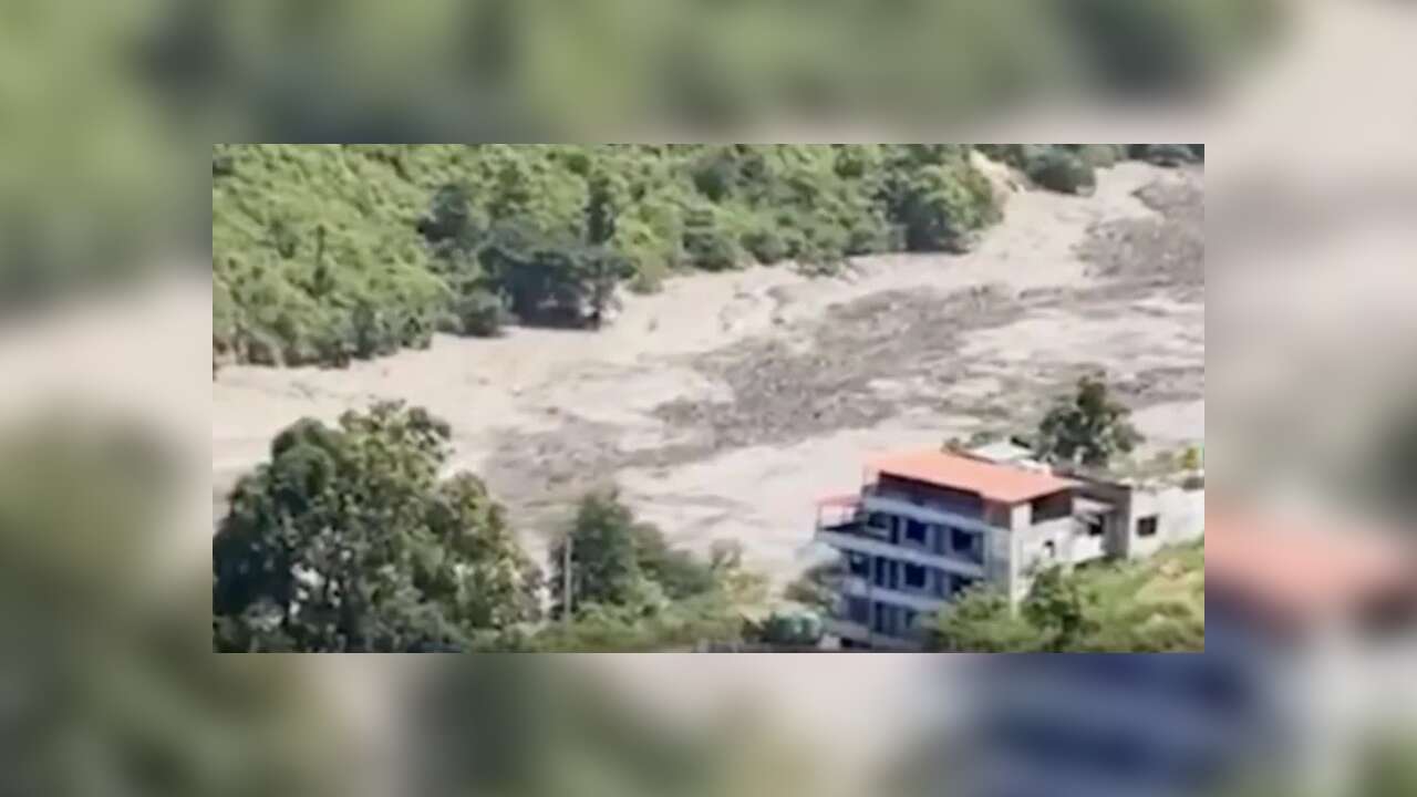 Nepal'de meydana gelen selde hayatını kaybedenlerin sayısı 95'e yükseldi