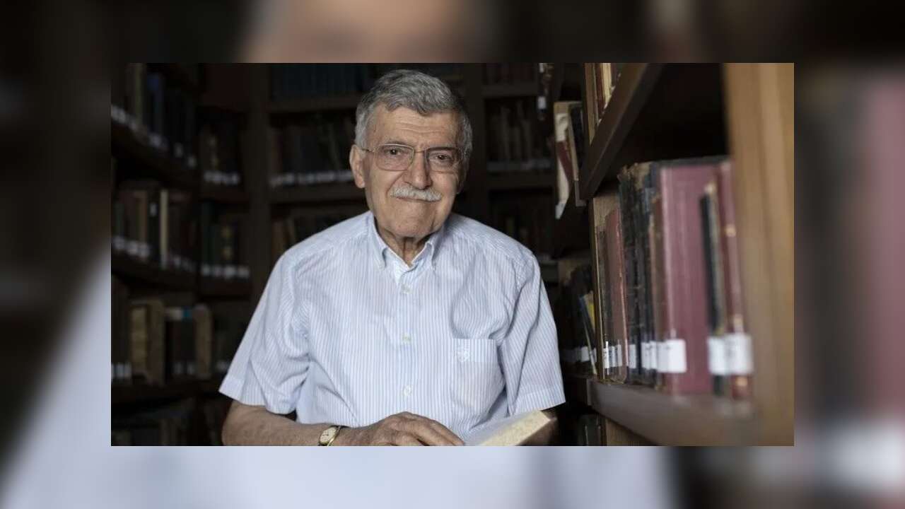 Yazar Ali Haydar Haksal vefat etti!