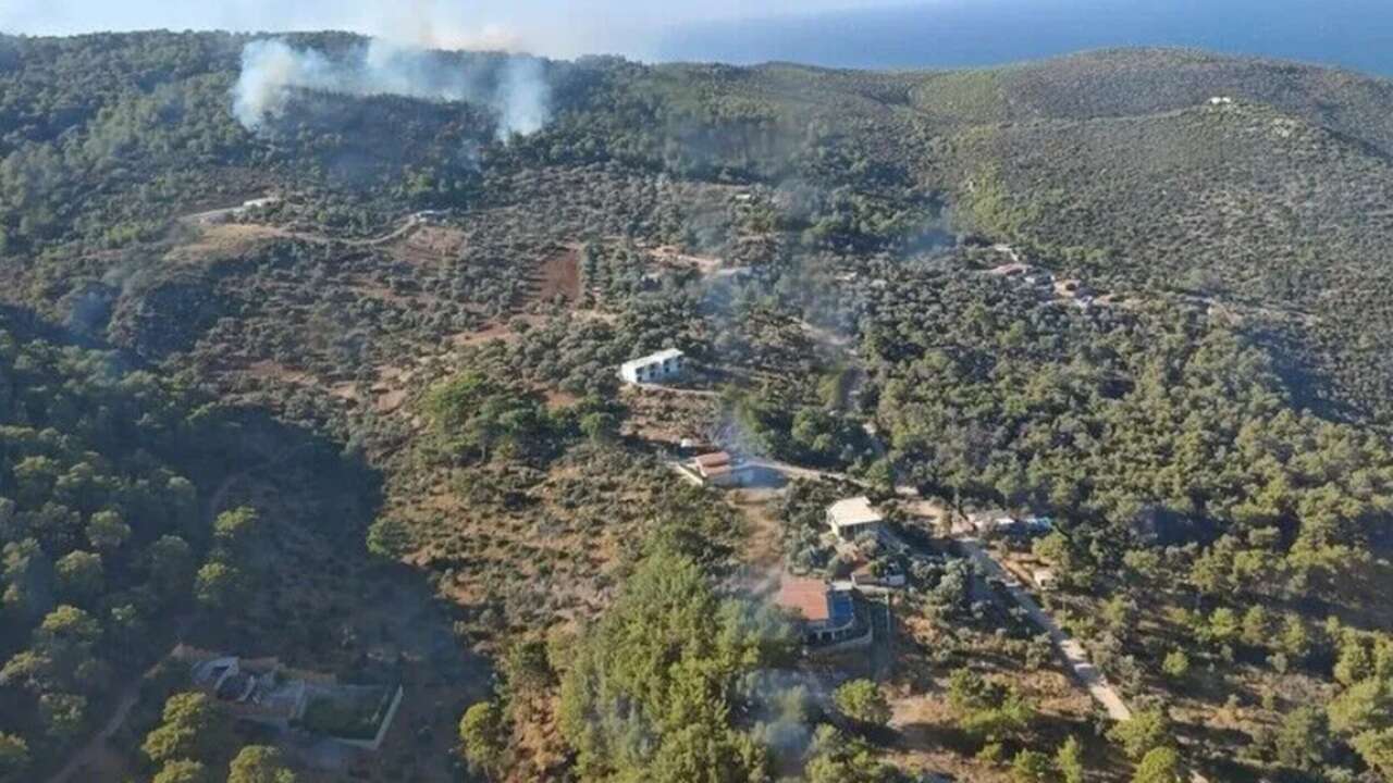 KAŞ'ta çıkan orman yangınına müdahale sürüyor