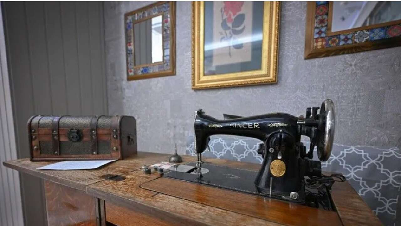 Milli Mücadele'nin izlerini taşıyan asırlık dikiş makinesi, TDV'de sergileniyor