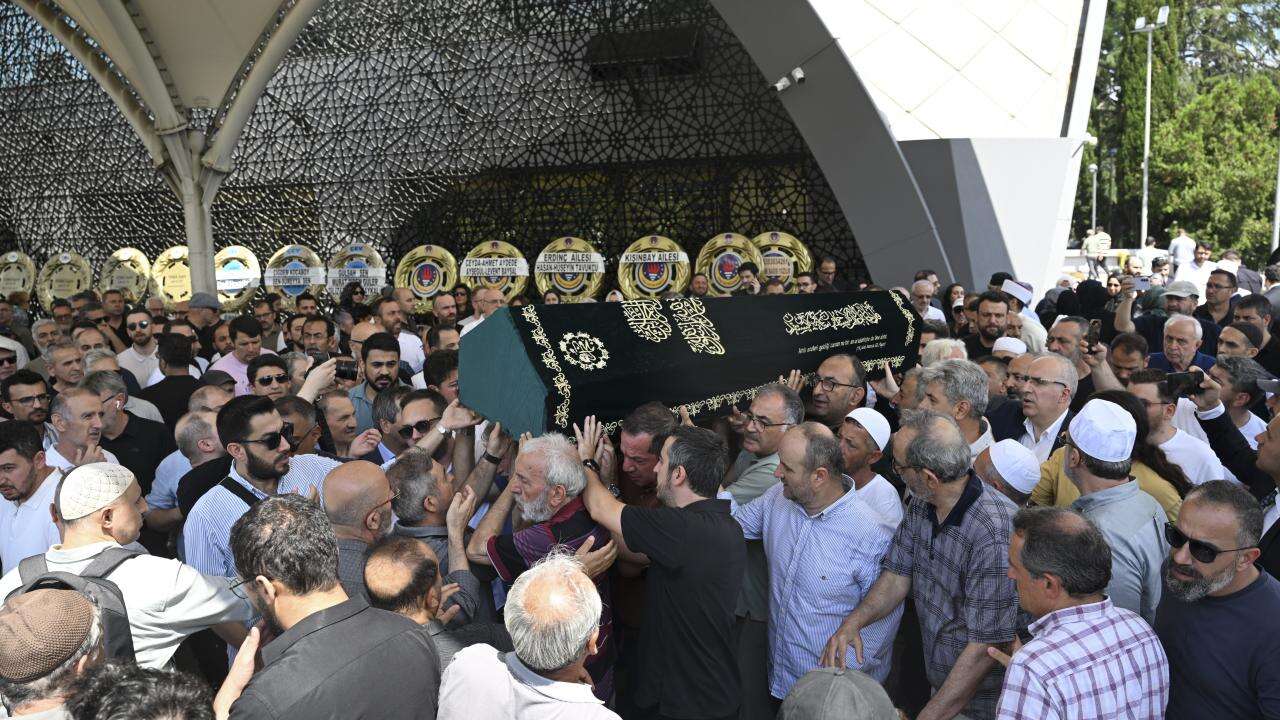 Yazar Ali Haydar Haksal son yolculuğuna uğurlandı