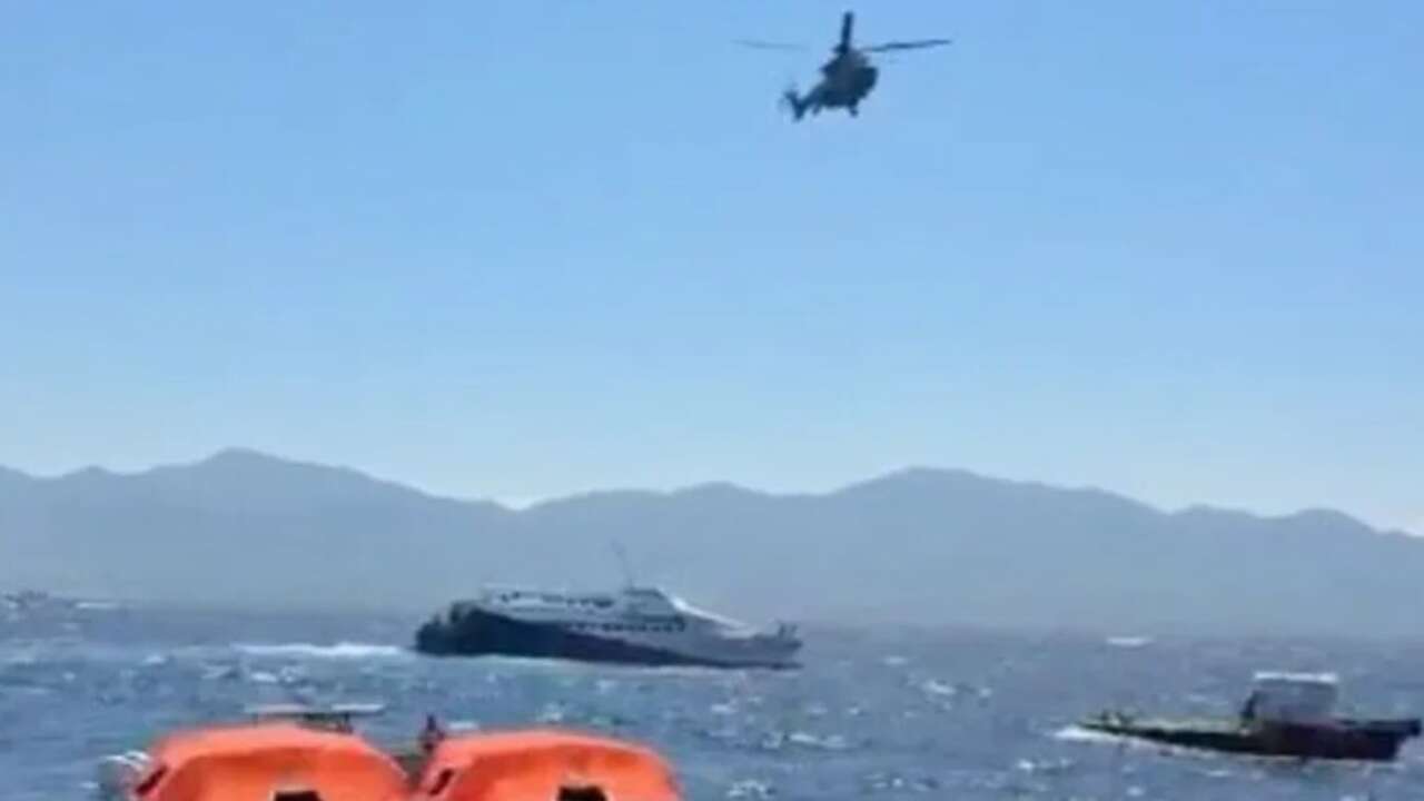 Girne açıklarında bir feribotun su aldığı, kurtarma çalışmalarının devam ettiği bildirildi