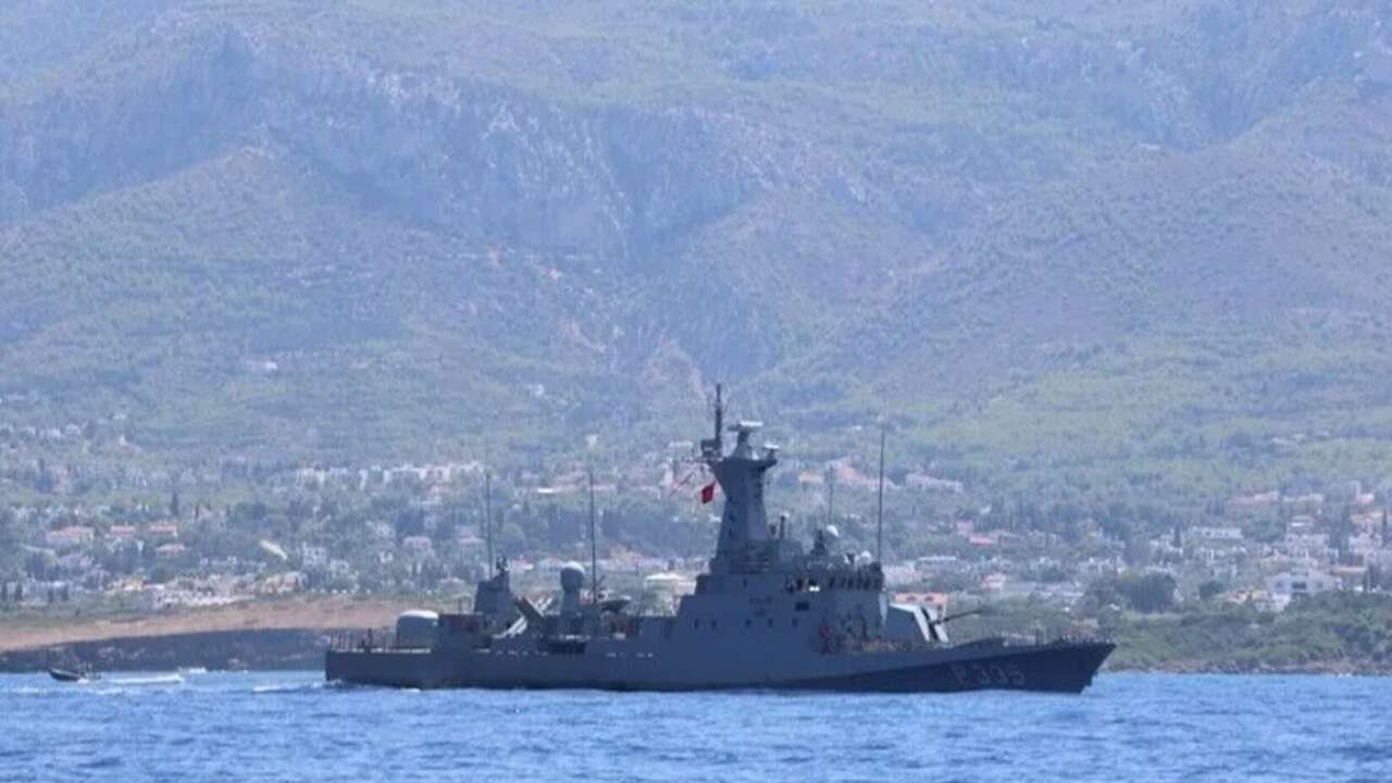 KKTC'de alabora olan gemide kaybolan 18 kişiyi arama çalışmaları sürüyor