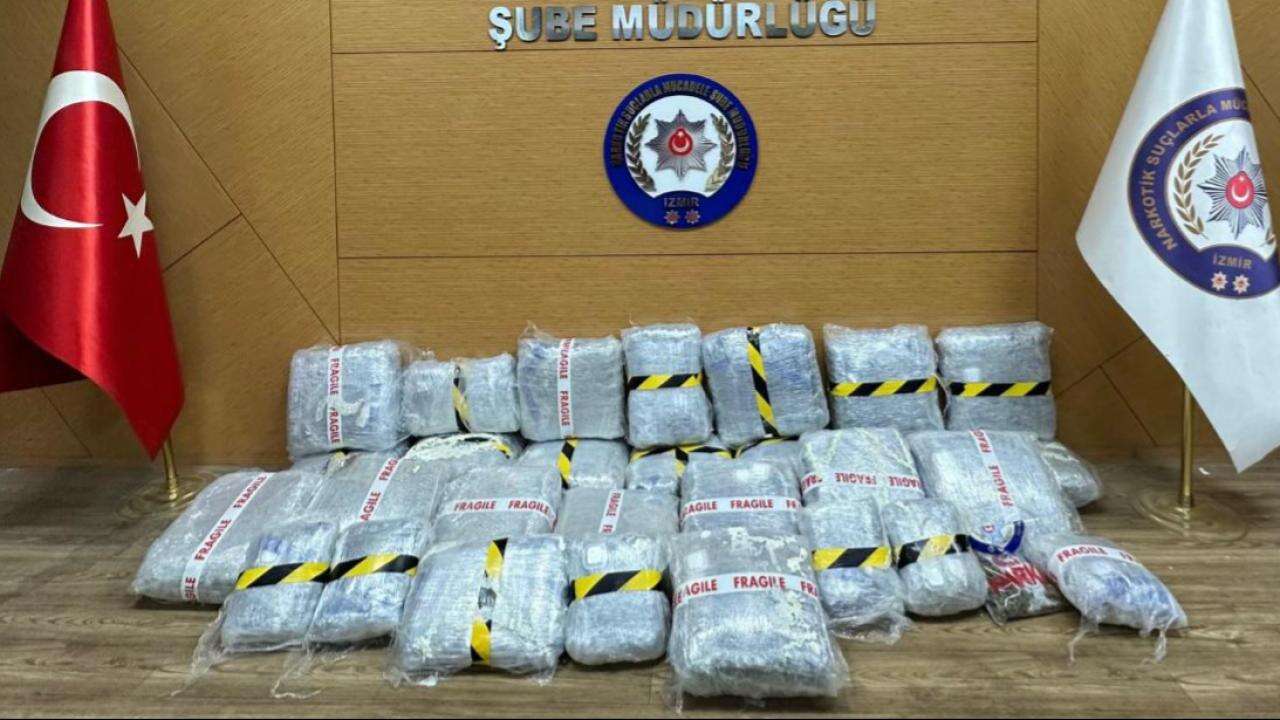 İzmir'de bir evde 80 kilo 463 gram uyuşturucu ele geçirildi!