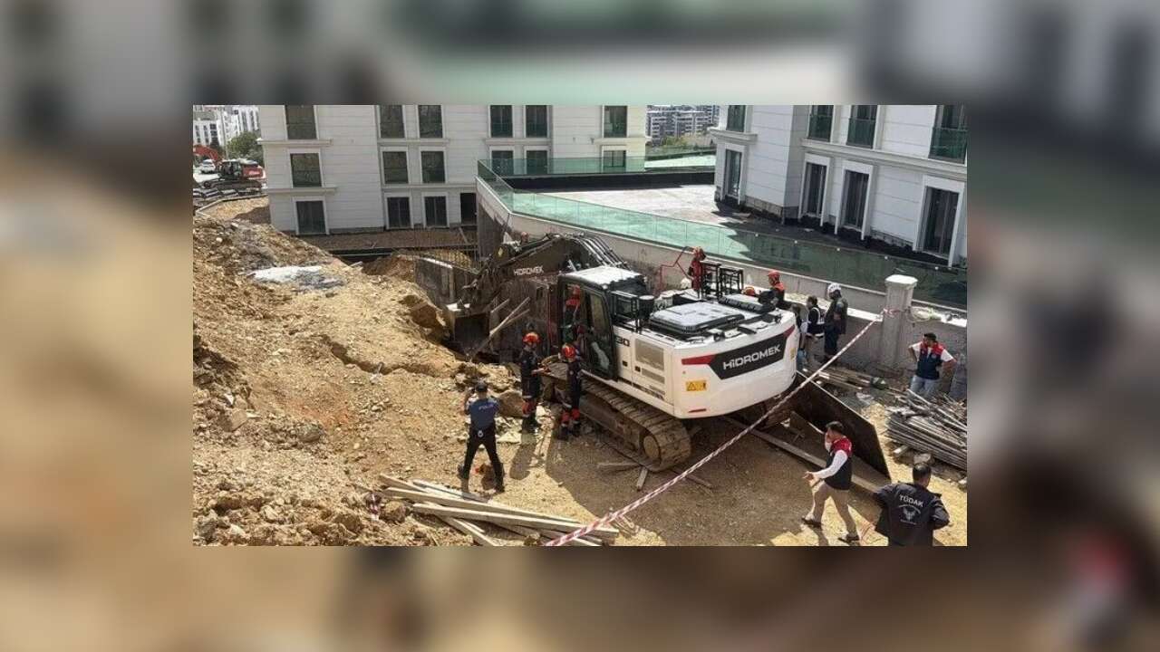 Başakşehir'de inşaat alanında göçük altında kalan 2 işçiden 1'i hayatını kaybetti