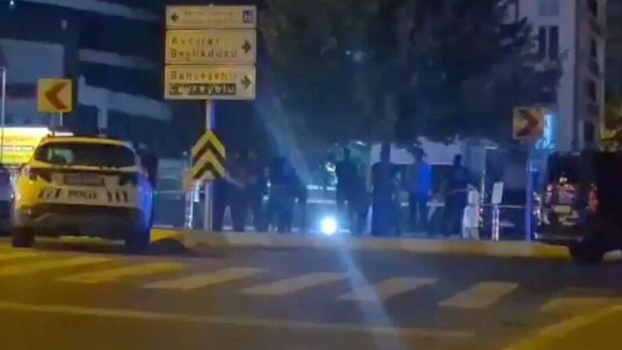 İstanbul'da trafik uygulamasında silahlı saldırıya uğrayan polis şehit oldu