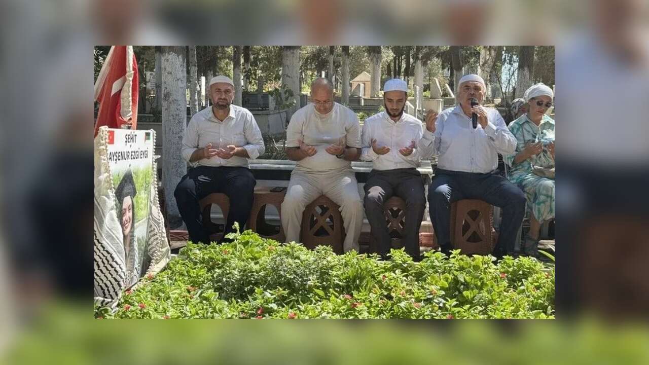 İsrail askerlerince öldürülen Ayşenur Ezgi Eygi, vefatının 2. yılında kabri başında anıldı