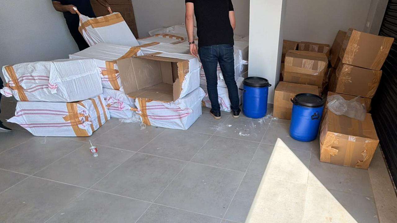Mersin'de bir depoda 1 TON 250 kilo uyuşturucu ele geçirildi