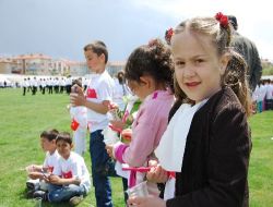 Türkiye'de İlk Defa Karaman'da Aynı Anda Bin 200 Öğrenci Diş Fırçaladı