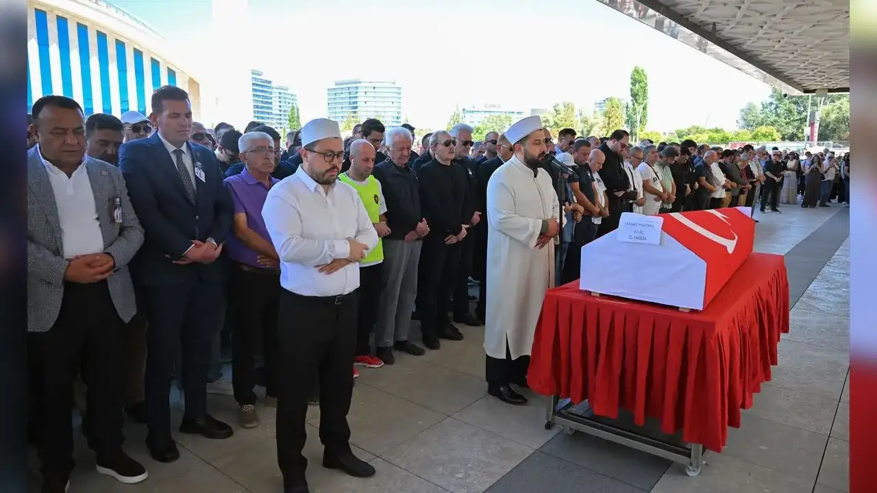 Oyuncu Serhat Kılıç, başkentte son yolculuğuna uğurlandı