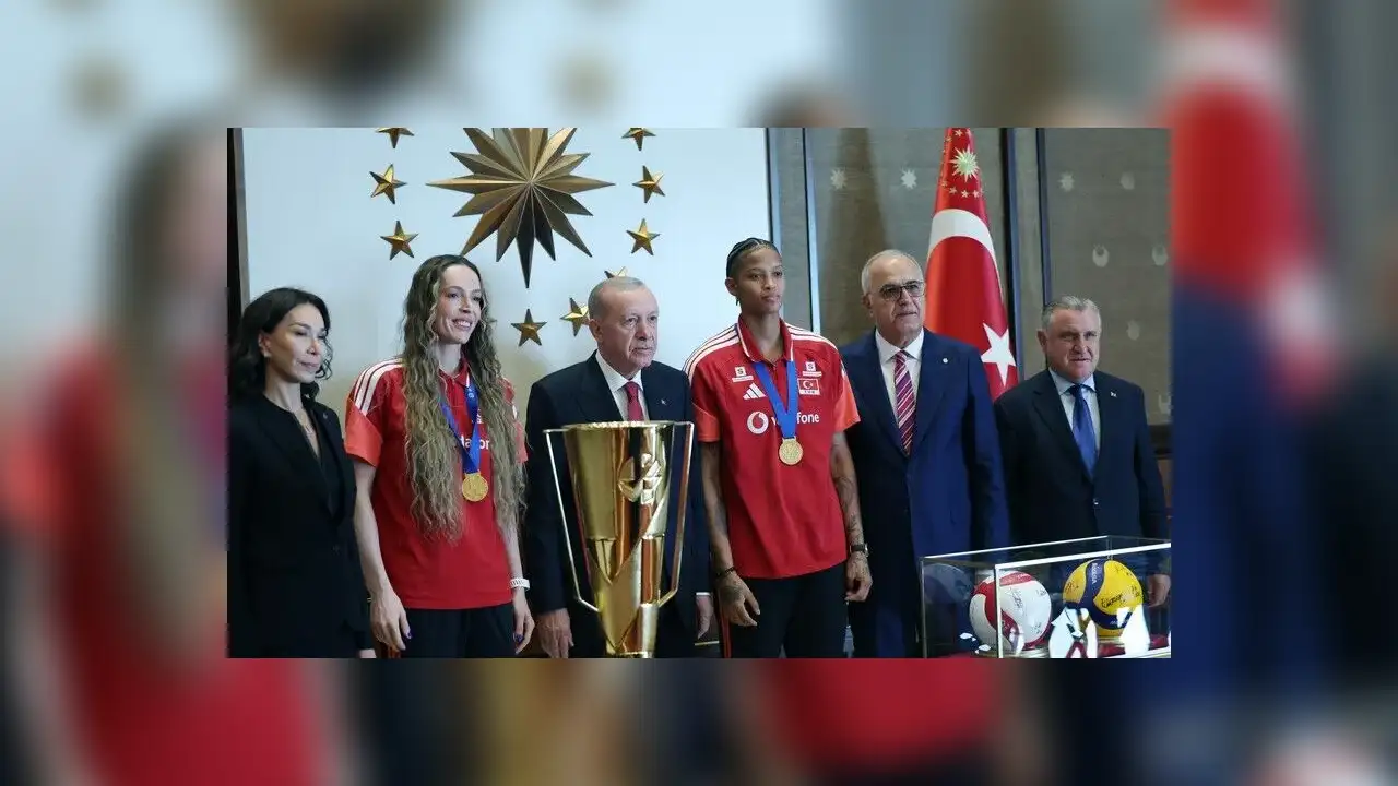 Cumhurbaşkanı Erdoğan, şampiyon milli voleybolcuları kabul etti