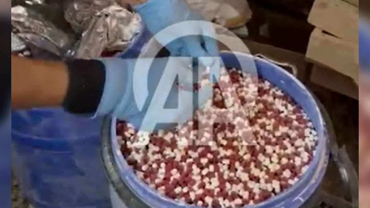 Mersin'de pişirim fırınında 1 Milyon 29 bin sentetik ecza hapı ele geçirildi