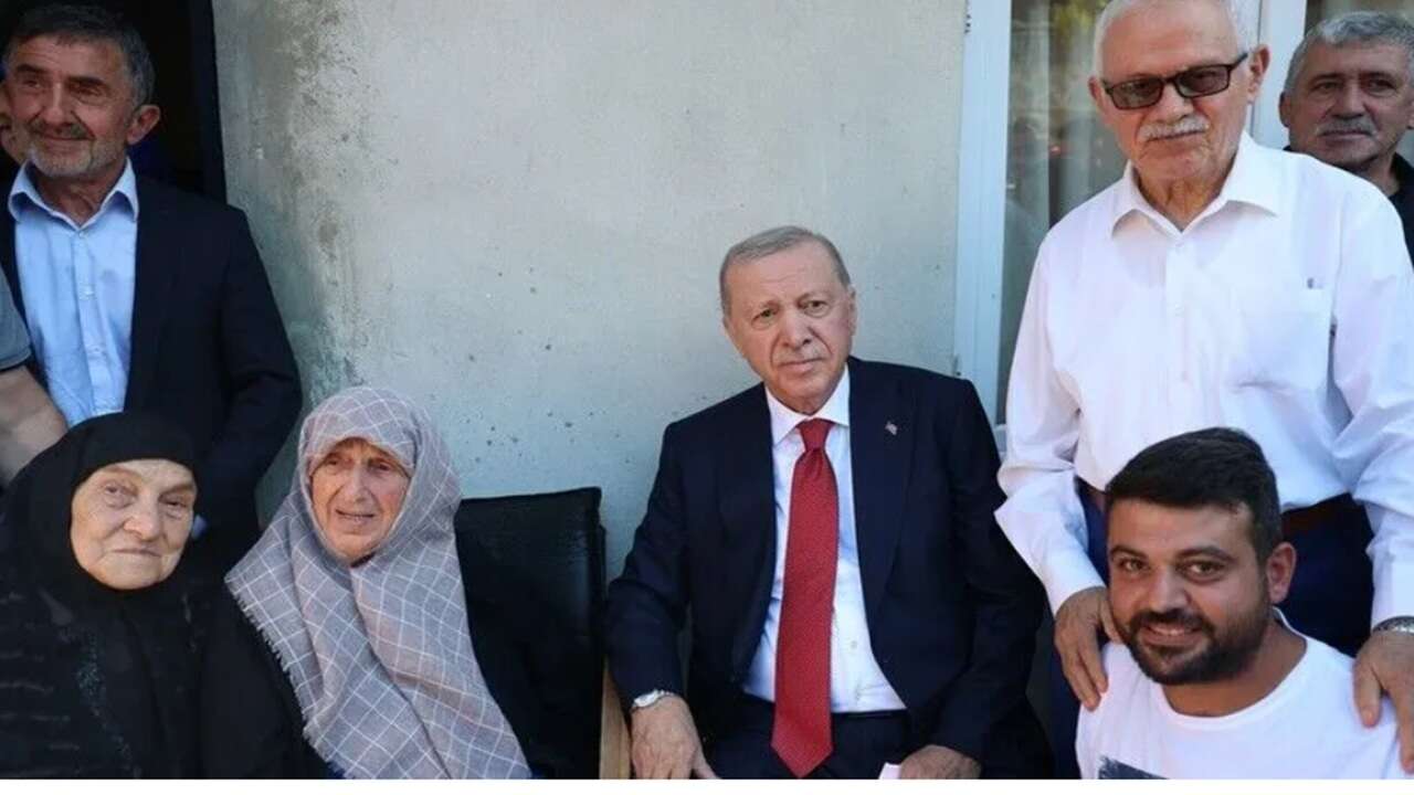 Cumhurbaşkanı Erdoğan, Rize'de komşularını ziyaret etti