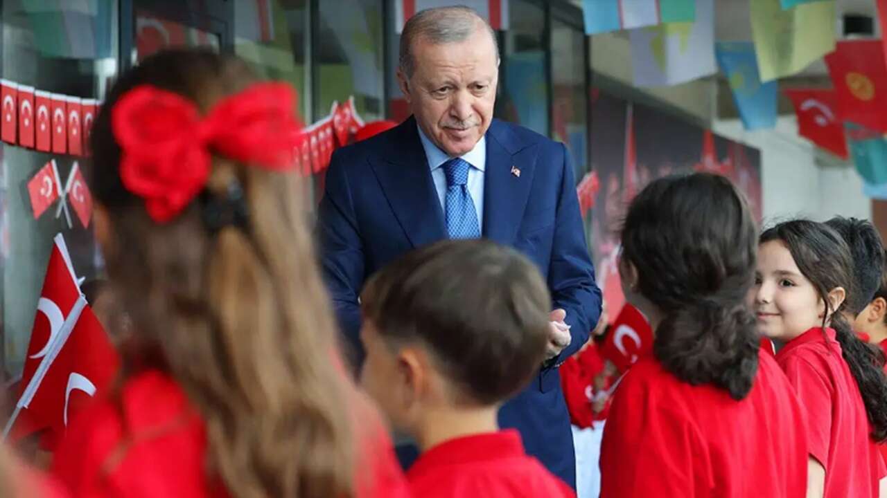 Cumhurbaşkanı Erdoğan: Başarılı ve teknolojiyi iyi kullanan bir gençlik filiz veriyor