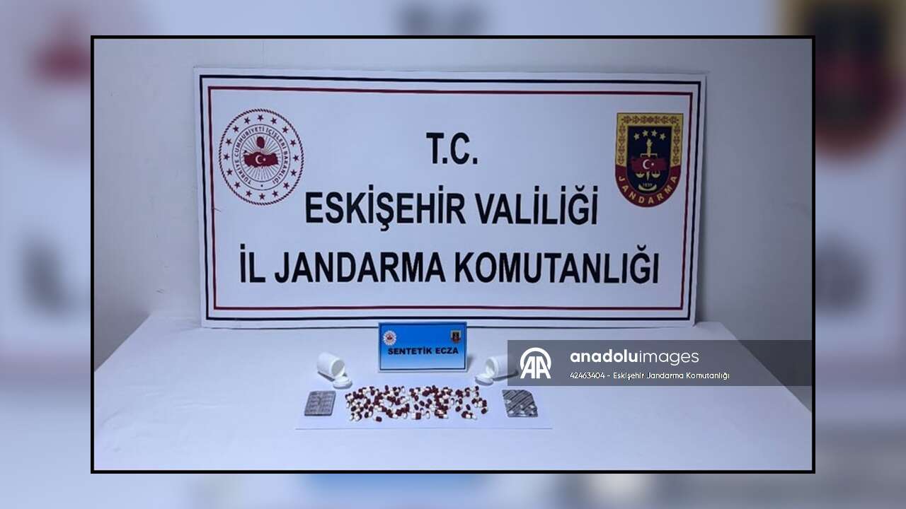 Eskişehir’de otobüsle yolculuk yapan kişinin üzerinden sentetik hap ele geçirildi