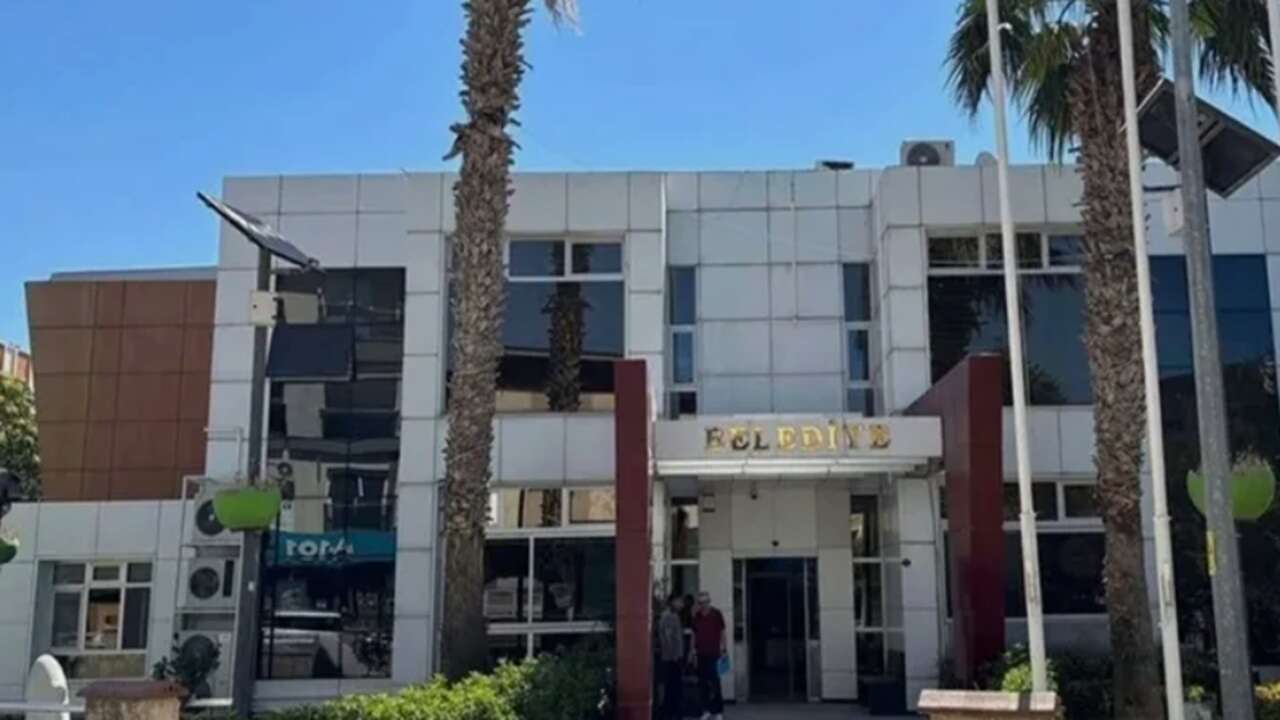 İzmir'de Seferihisar Belediyesi'ne yönelik rüşvet operasyonunda 29 zanlı tutuklandı