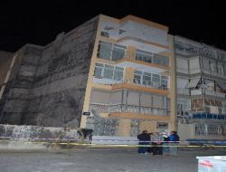 İzmir'de Çökme Tehlikesi Altındaki Apartman Boşaltıldı