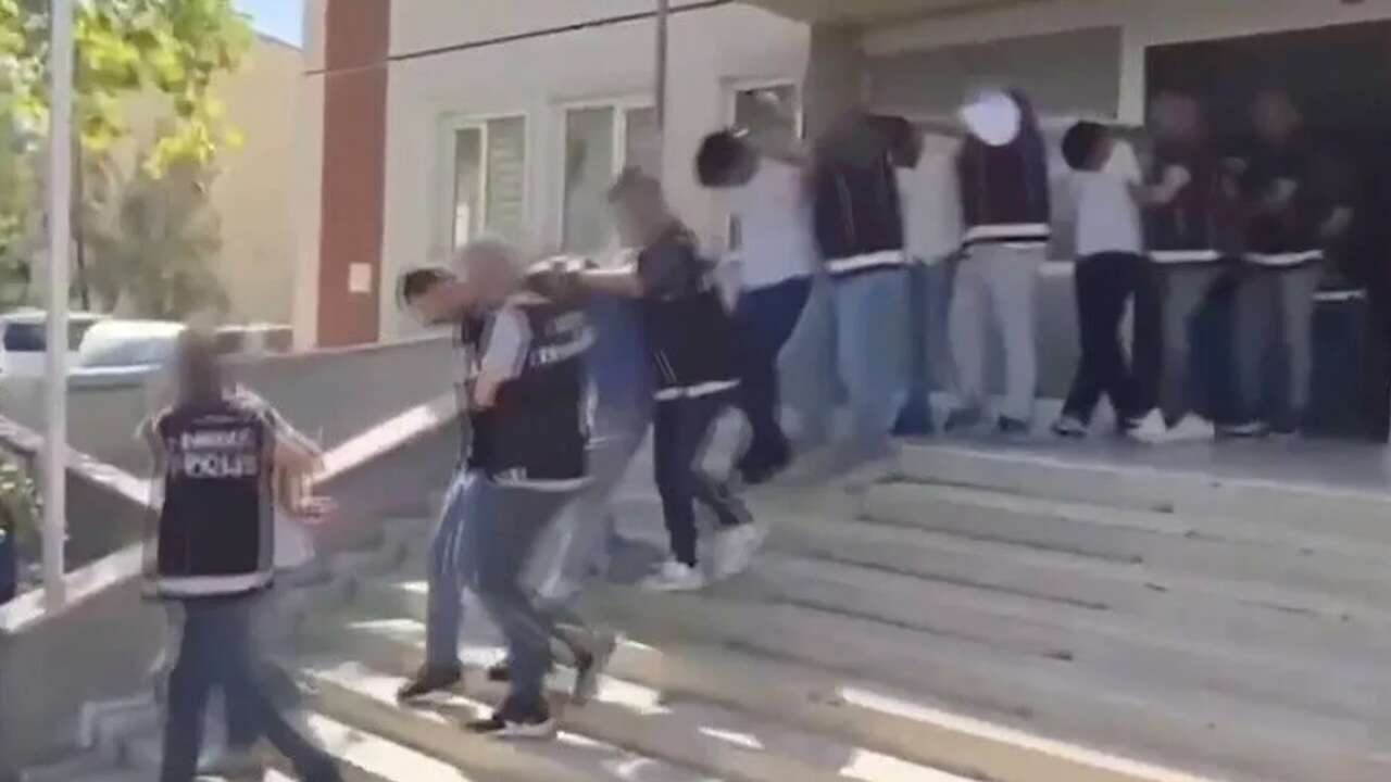 Diyarbakır'da "Sokaklar Güvende" operasyonunda yakalanan 26 zanlı tutuklandı