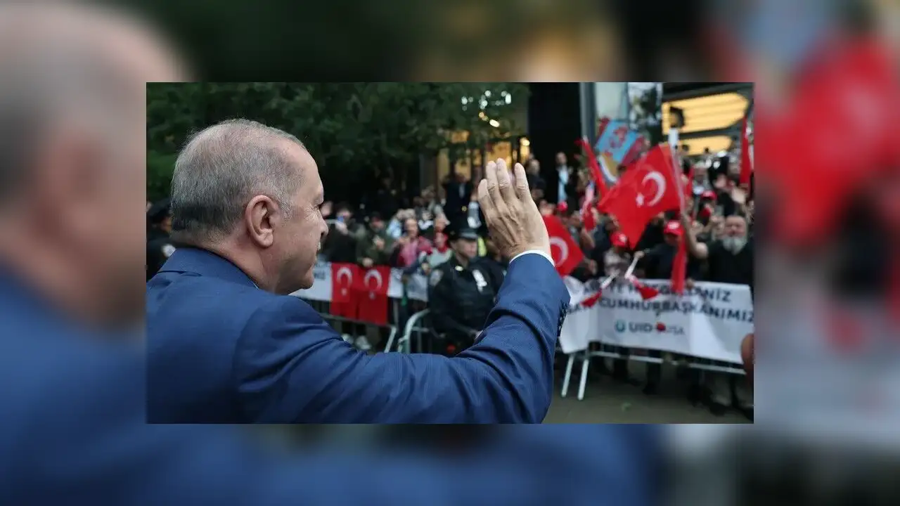 Cumhurbaşkanı Erdoğan, ABD'deki Türkevi'ne girişinde sevgi gösterileriyle karşılandı