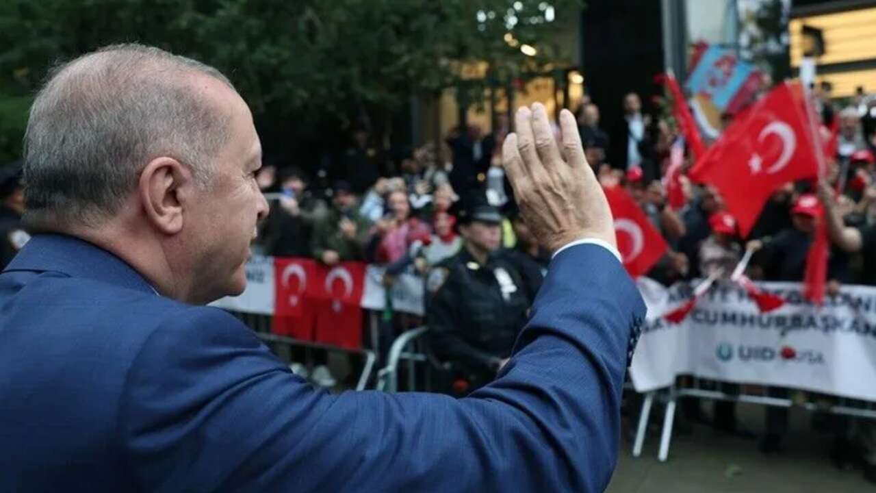 Cumhurbaşkanı Erdoğan, ABD'deki Türkevi'ne girişinde sevgi gösterileriyle karşılandı