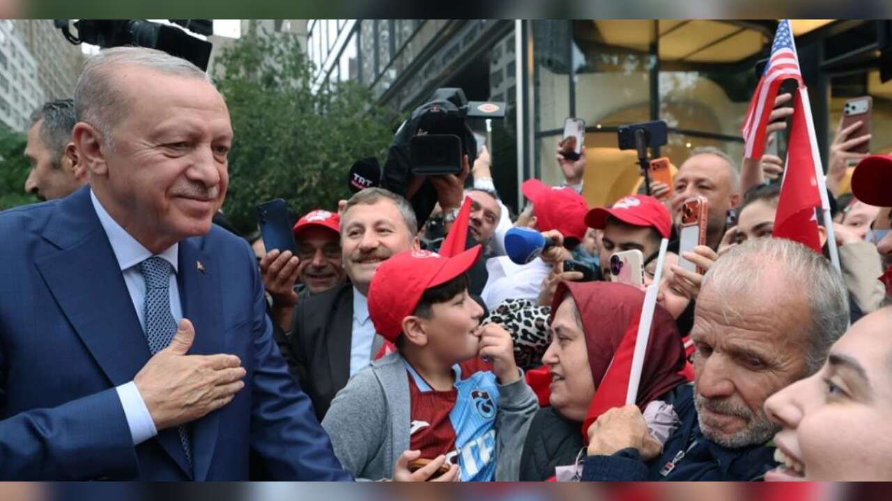 Cumhurbaşkanı Erdoğan'a Türkevi'nde coşkulu karşılama