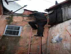 Evlerinin Önü Toprakla Kapatılan Aile, 6 Gündür Zor Günler Yaşıyor
