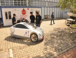 Sakarya Üniversitesi'nin Hidrojen Enerjisiyle Çalışan Aracı Settar, Yarış İçin Almanya'ya Gitti