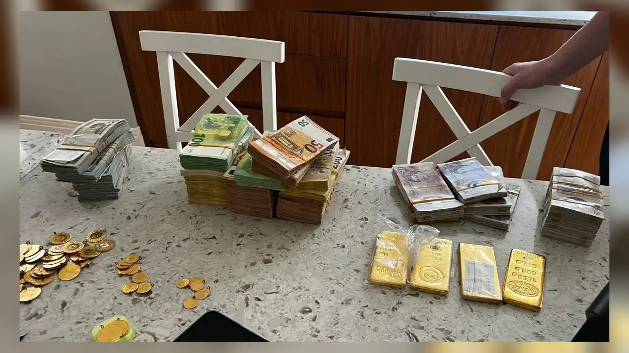 Şüphelinin evinden servet çıktı! Külçe külçe altın, yüzbinlerce euro ve dolarlar..