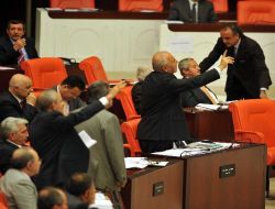 Kamer Genç'in Sözleri Meclis'i Karıştırdı; Ak Parti Ve Mhp'li Vekiller Karşı Karşıya Geldi!!