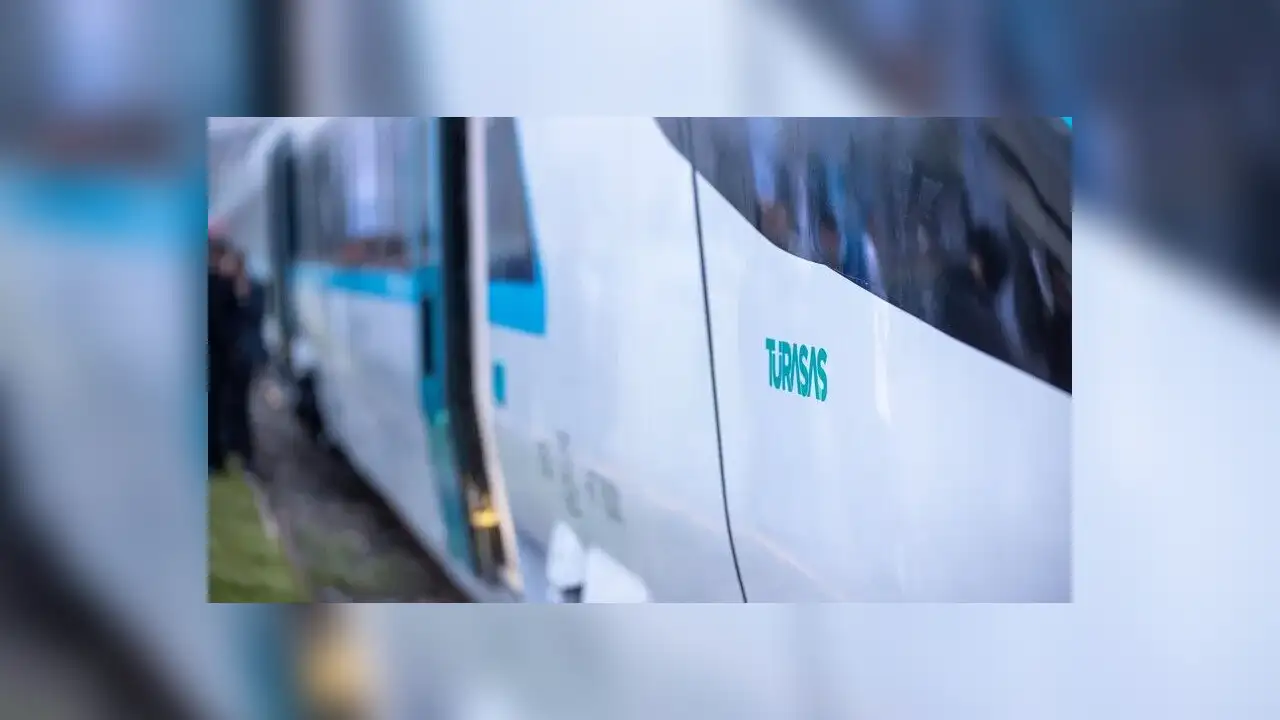 Bakan Uraloğlu, Milli Hızlı Tren'in ikinci setinde üretim çalışmalarının sürdüğünü bildirdi