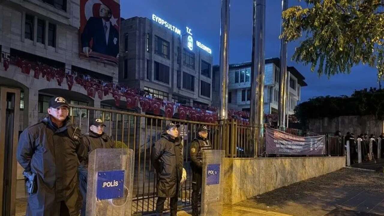 Eyüpsultan Belediye Başkanı Özmen'in de aralarında bulunduğu 13 şüpheli tutuklandı