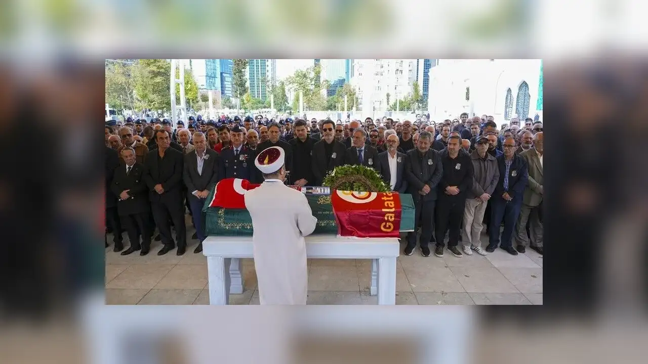 Sanatçı Göksel Arsoy son yolculuğuna uğurlandı