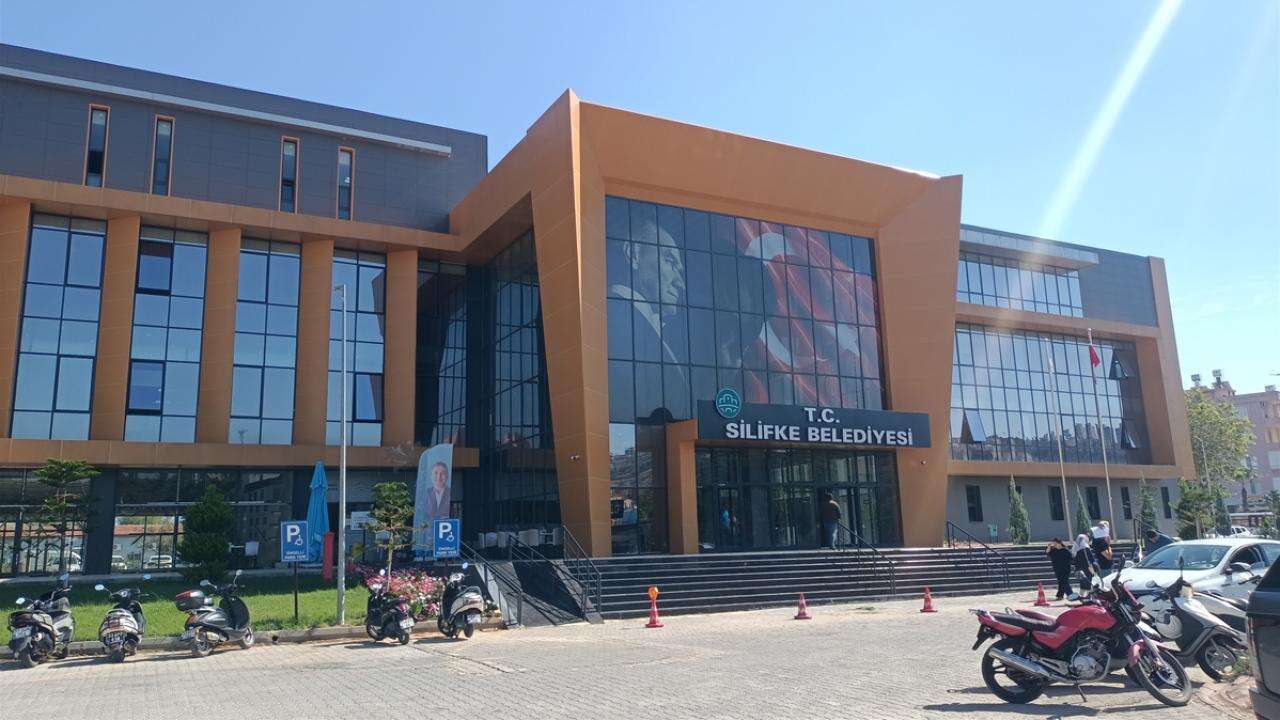 Silifke Belediyesi'ne yolsuzluk operasyonu genişliyor