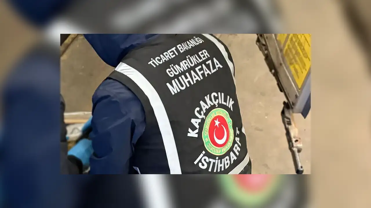İzmir'de kaçak makaron üretimi yapılan fabrikada 125,5 milyon liralık eşyaya el konuldu
