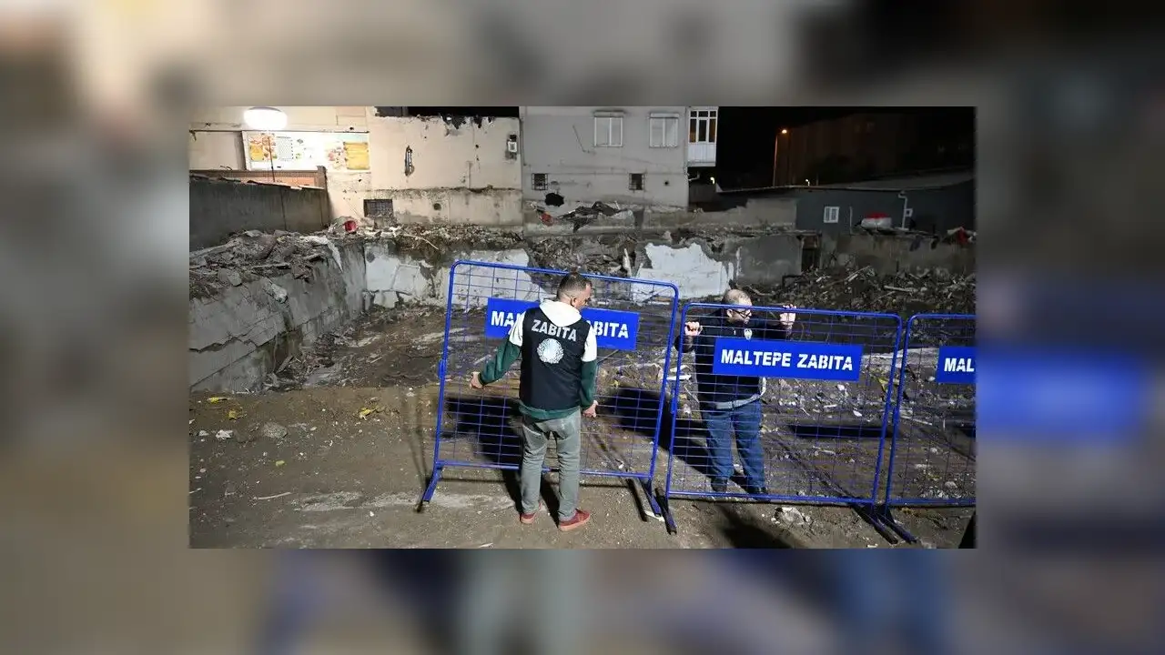 Maltepe'de kısmen çöken binanın enkazında çalışmalar tamamlandı