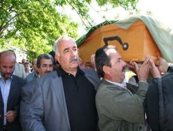 Başkan Keskin'in Annesi, İki Şehit Oğlunun Yanına Defnedildi!