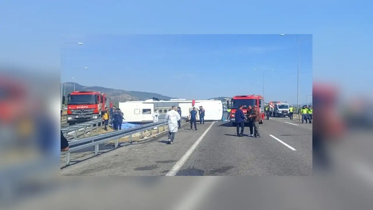 Manisa'da çekici ile tur otobüsü çarpıştı, 11 kişi hayatını kaybetti