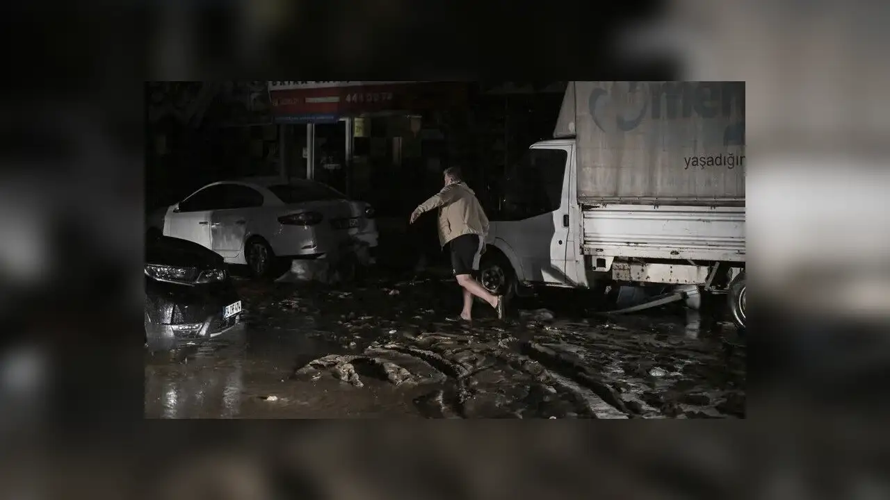 İst'da sağanak nedeniyle gece boyu arama kurtarma ve tahliye işlemleri devam etti