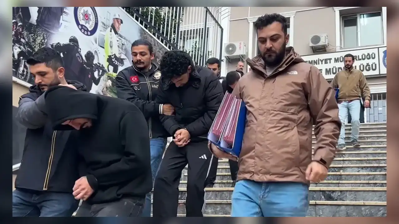 61 aracı "change" yöntemiyle sattıkları belirlenen 22 şüpheli adliyede