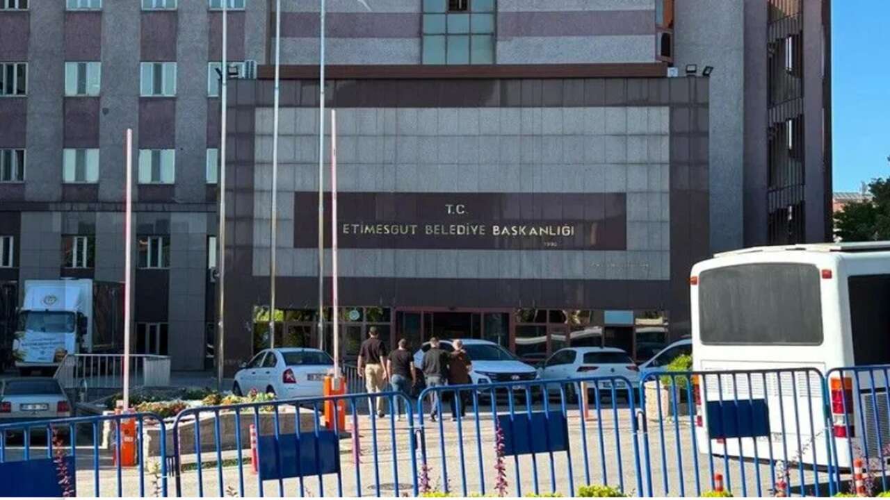 Etimesgut Belediyesi'ne yönelik "yolsuzluk" soruşturmasında 7 şüpheli tutuklandı