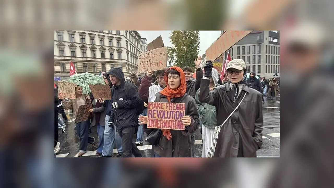 Berlin'deki öğrencilerden Fransa'da eylem yapan öğrencilere destek yürüyüşü