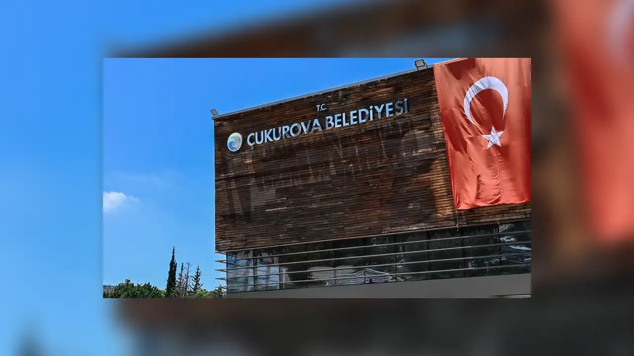 Çukurova Belediyesi'ndeki usulsüzlüklere yönelik operasyonda 44 kişi gözaltında