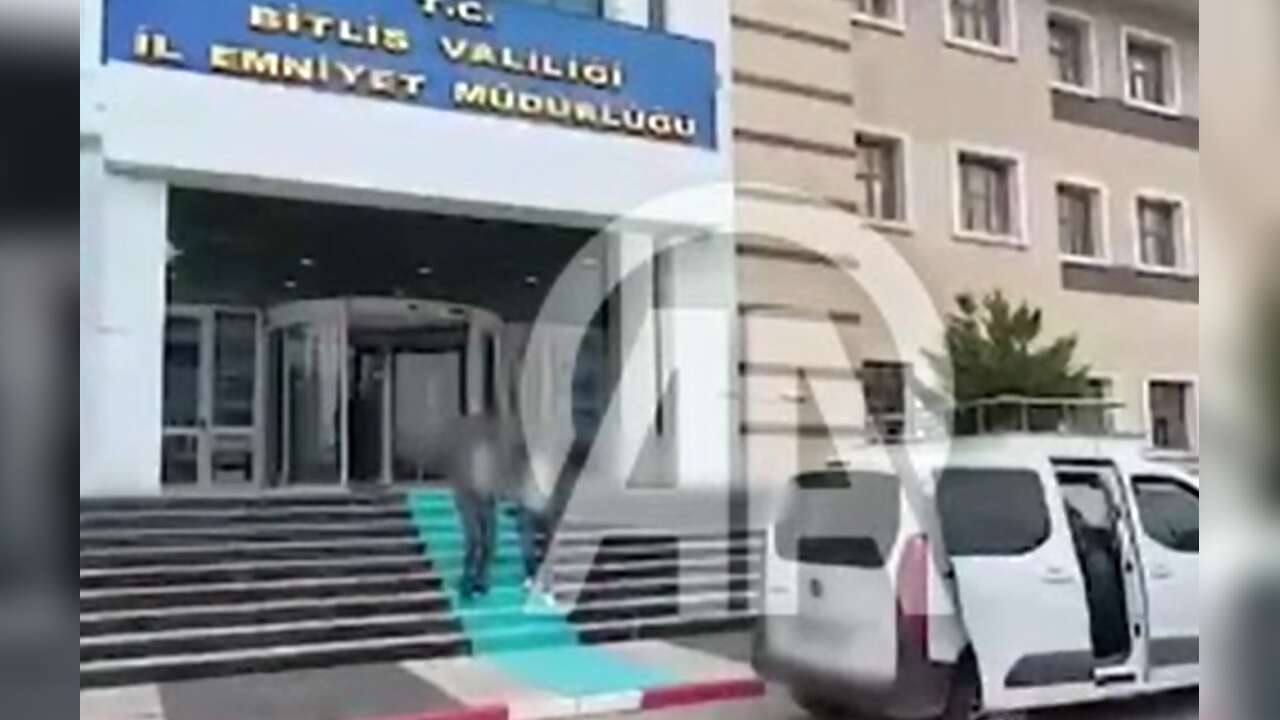 Bitlis'te mide ve bağırsağında uyuşturucu tespit edilen yabancı uyruklu şüpheli tutuklandı