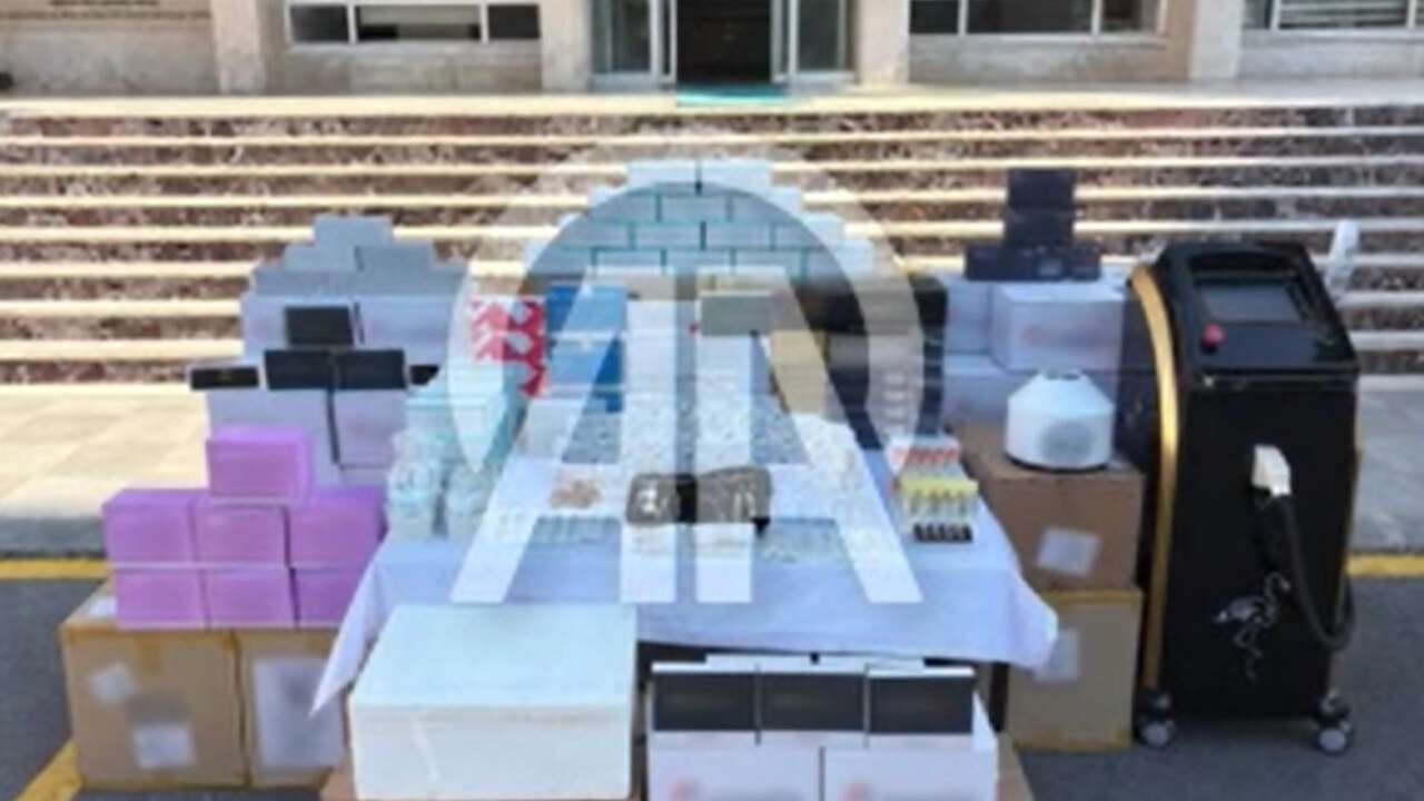 Mersin'de "estetik ve güzellik ürünleri" kaçakçılığı iddiasıyla 2 şüpheli yakalandı