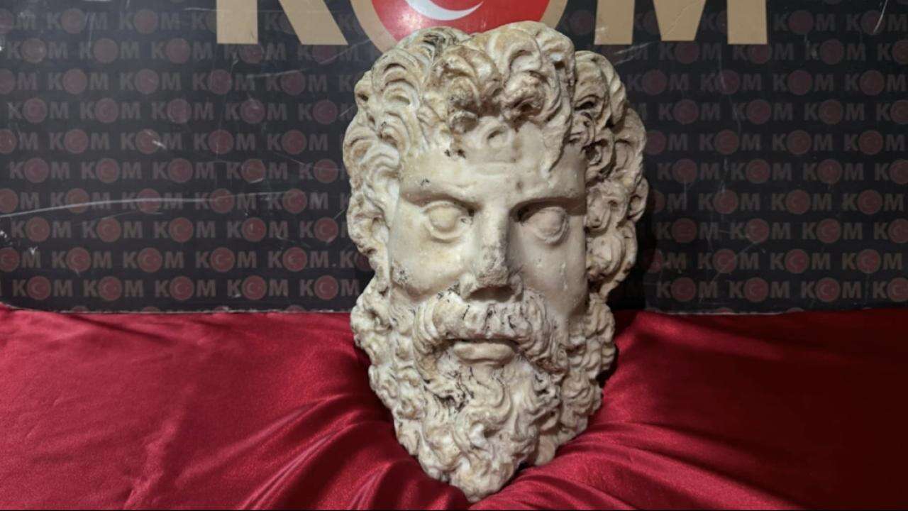 2 bin yıllık Zeus heykel başı ele geçirildi!