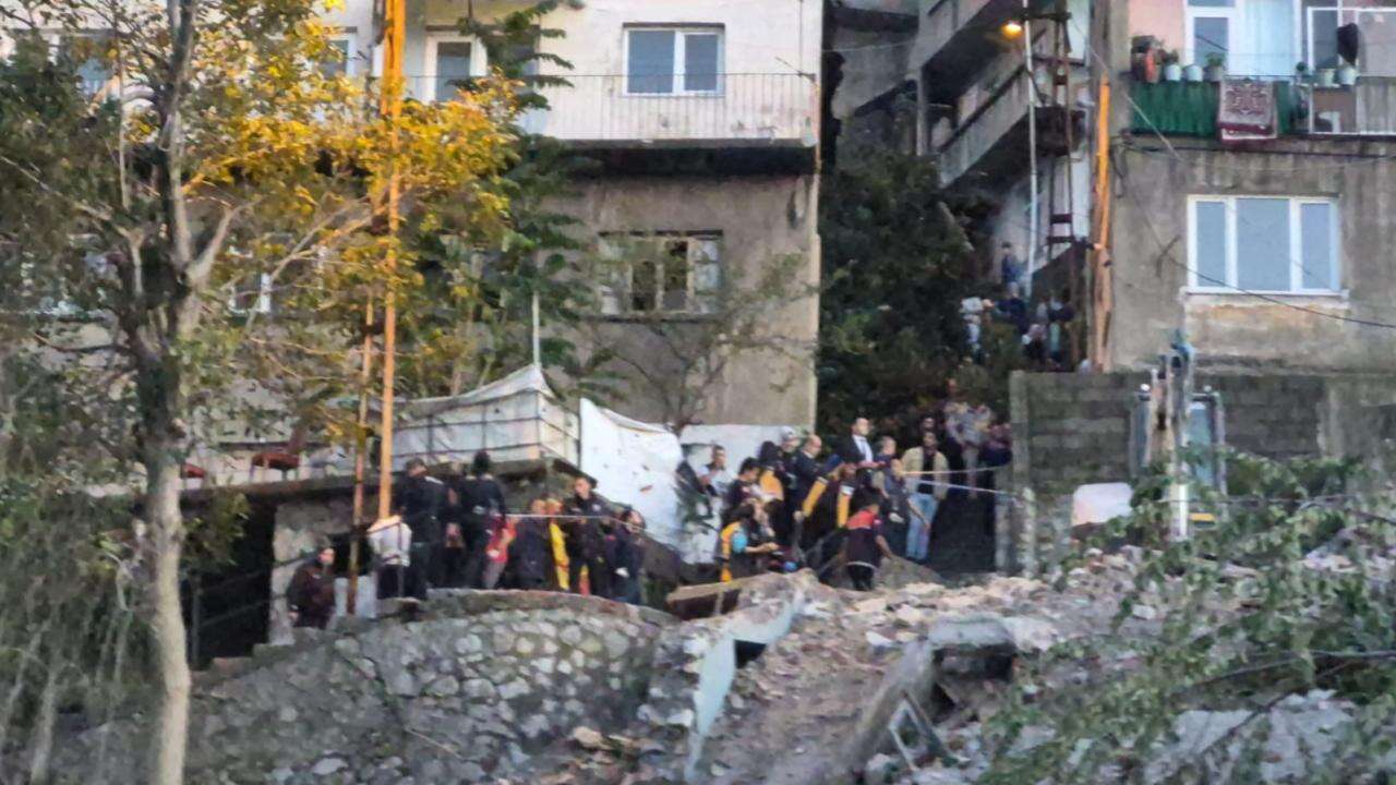 Zonguldak'ta çöken binanın çevresindeki 7 bina tedbiren boşaltıldı