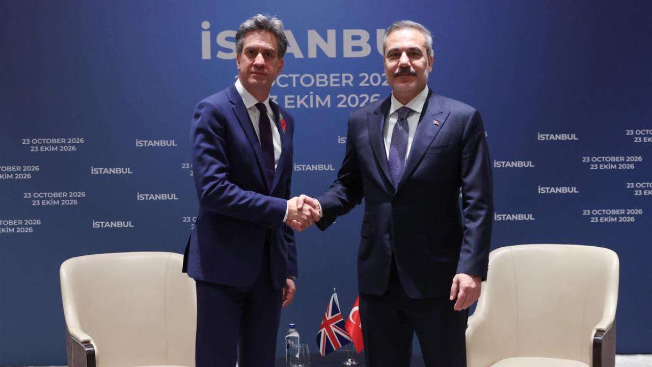 Dışişleri Bakanı Fidan Pakistan Dışişleri Bakanı Dar ile görüştü